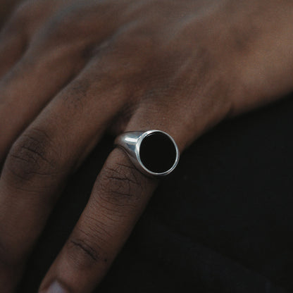 Bague simple en argent et gomme de cristal noir